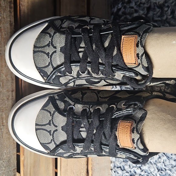 Coach Trainers, Signature Black, Gray, And White, Size 7.5 - Picture 15 of 16